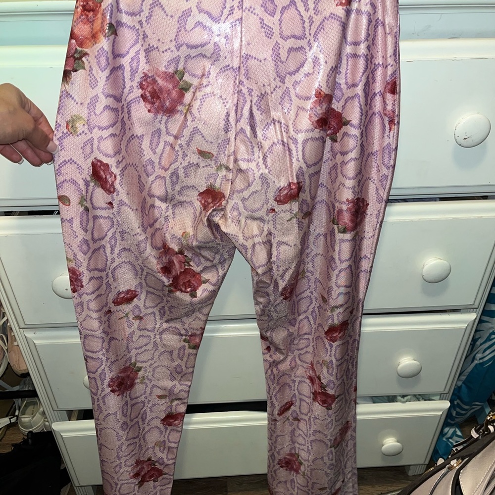 Rose pants - Picture 2 of 2